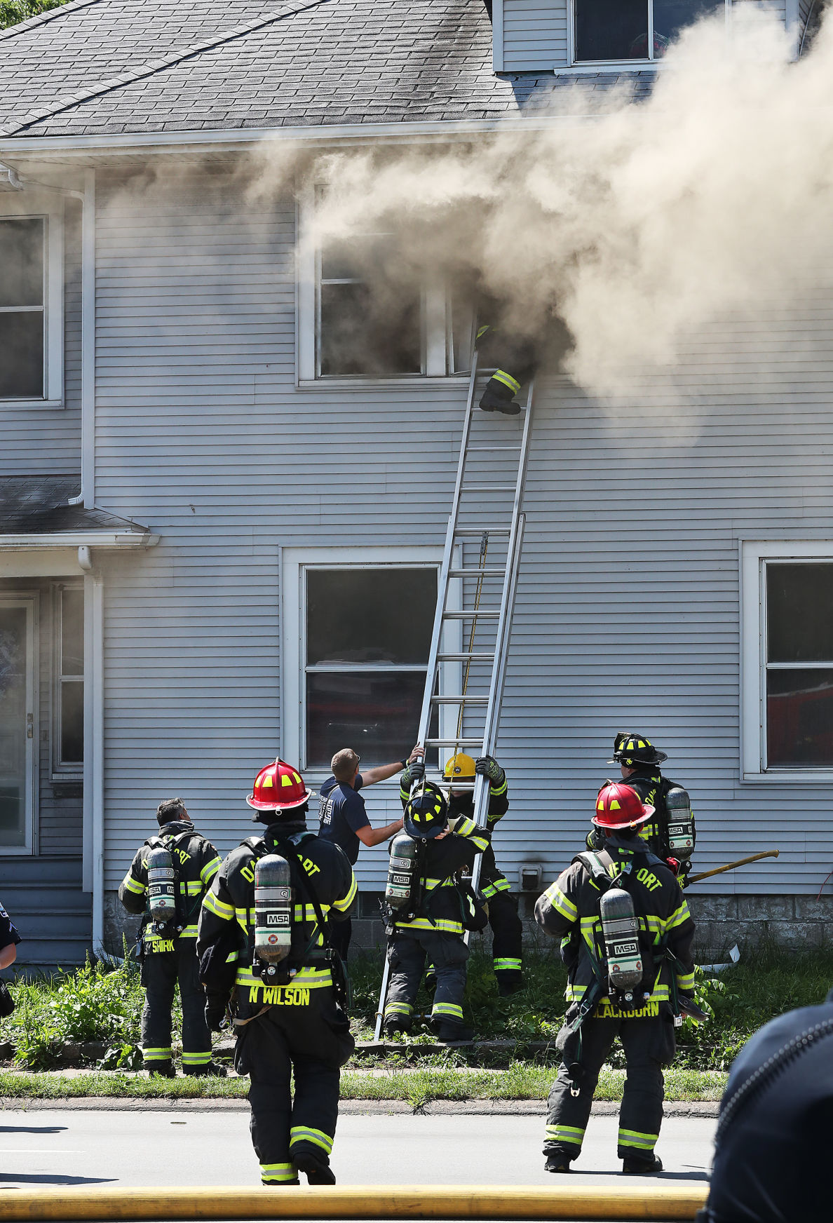 Davenport firefighters honor two civilians, 10 police officers, who