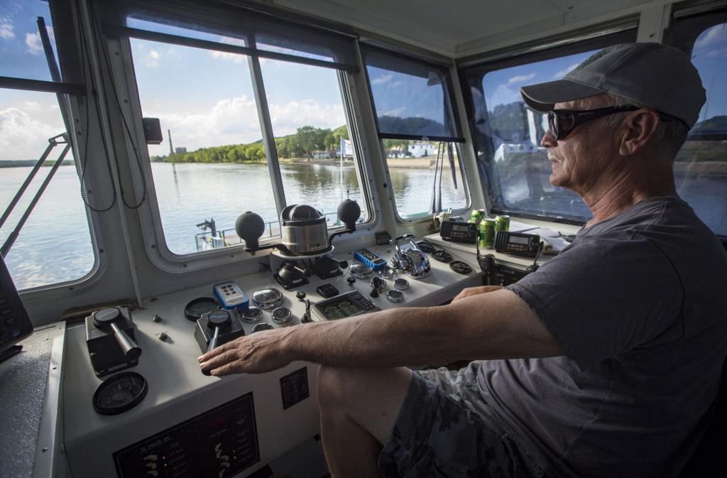 With No Bridge In Sight Ferry Connects Small Town Iowa