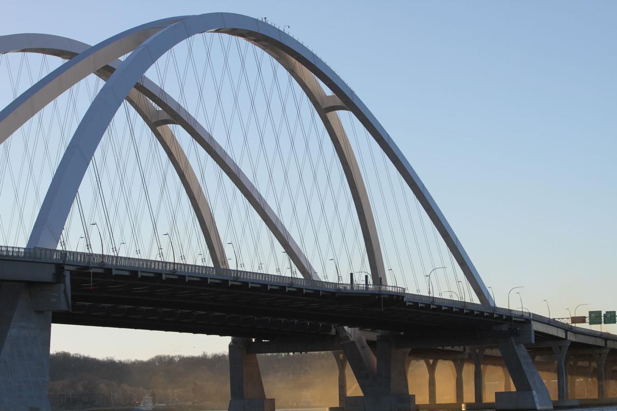 Man survives jump from Interstate 74 bridge in Quad-Cities, image size:1200x800