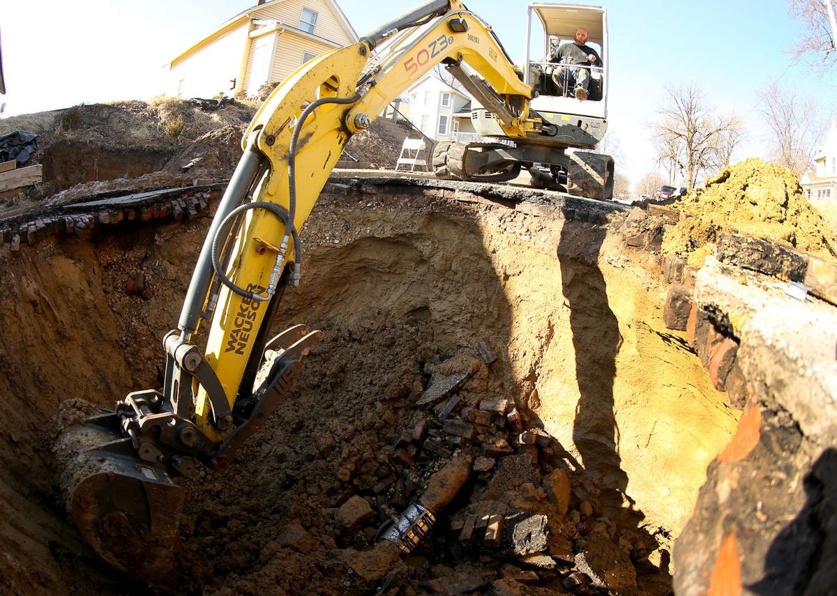 BIG SINKHOLE IN DAVENPORT