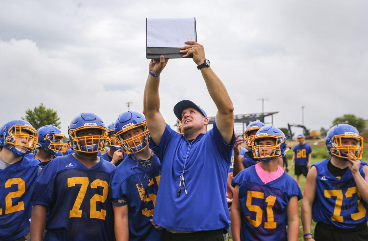 081219-qct-spt-football-practice-001