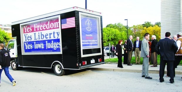 Campaigns for against judge s retention stop in Davenport Local News