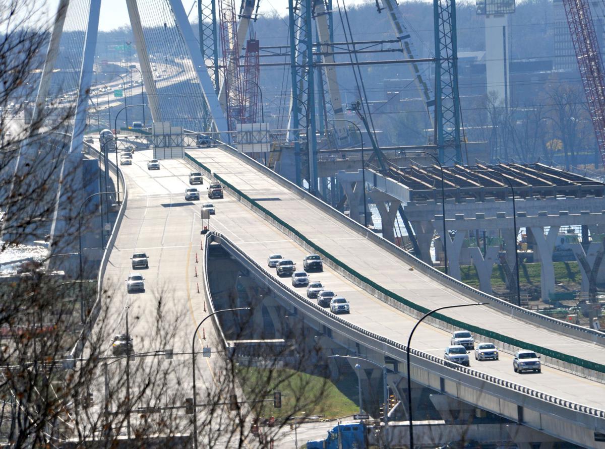 111420-qc-nws-bridge-080