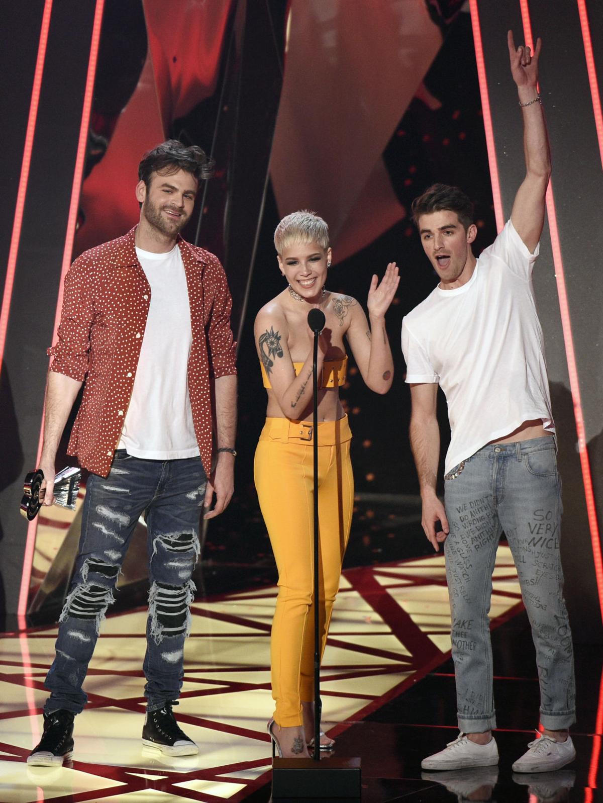 2017 iHeartRadio Music Awards - Show