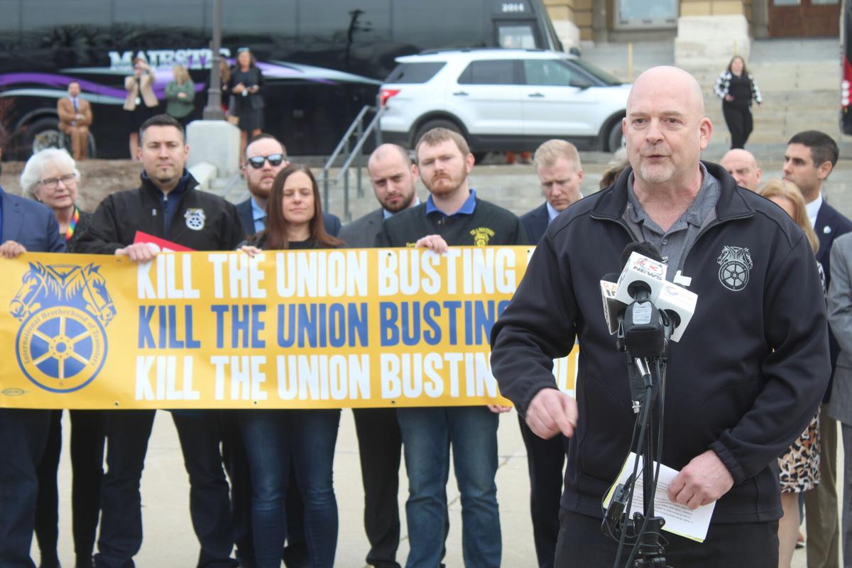 Union truckers protest &ldquo;union-busting&rdquo; bill at Capitol