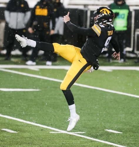 Eight Hawkeyes offensive players earn Big Ten recognition