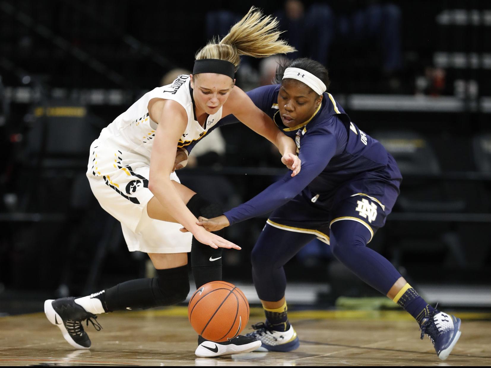 Disterhoft Chases Hawkeyes Scoring Mark Iowa Hawkeyes Basketball