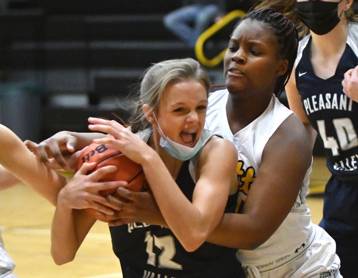 Wood Pv Defense Too Much For Bettendorf High School Girls Basketball Qcvarsity Com Qctimes Com