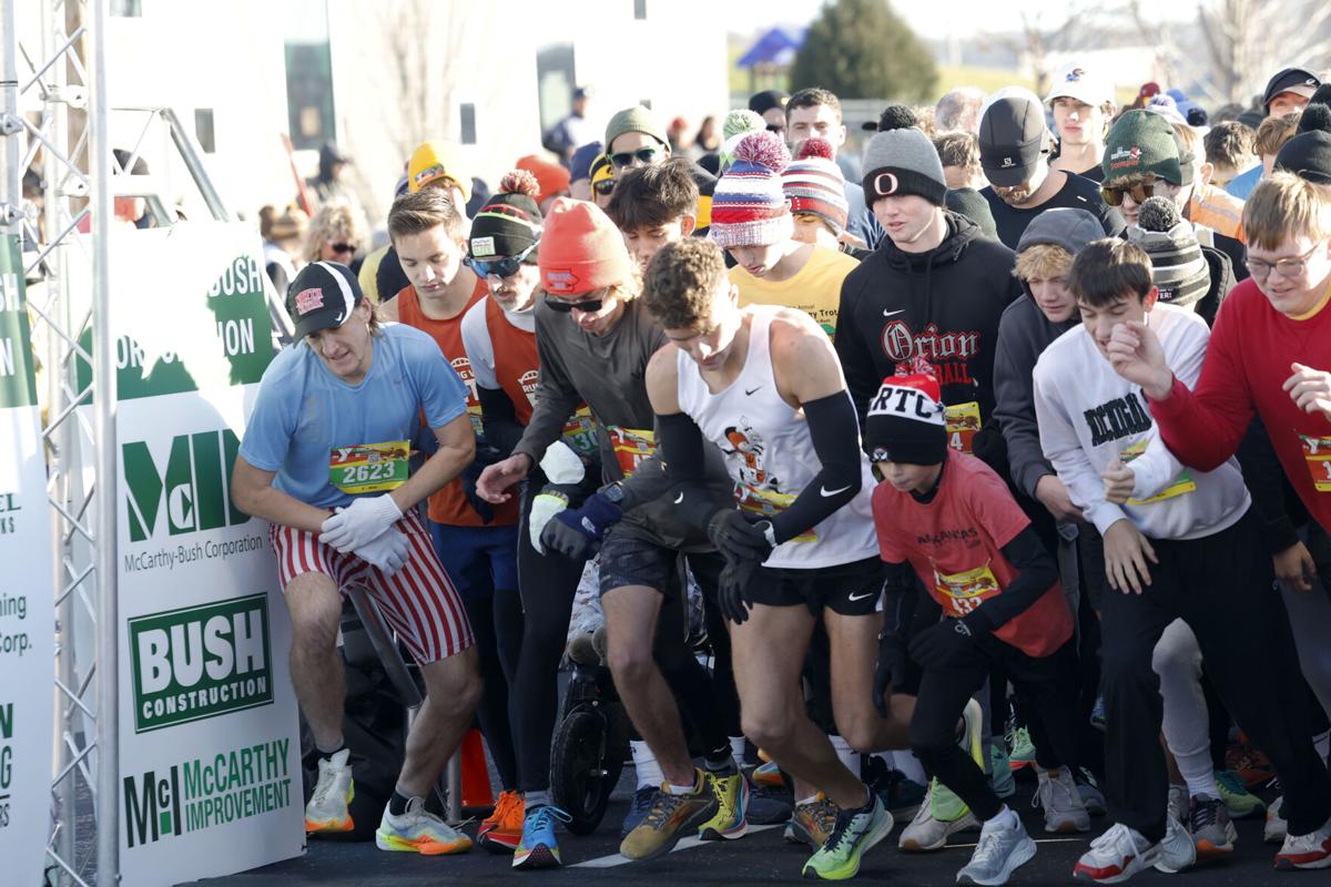 2,500 runners trot downtown Davenport for Thanksgiving Day YMCA Turkey Trot