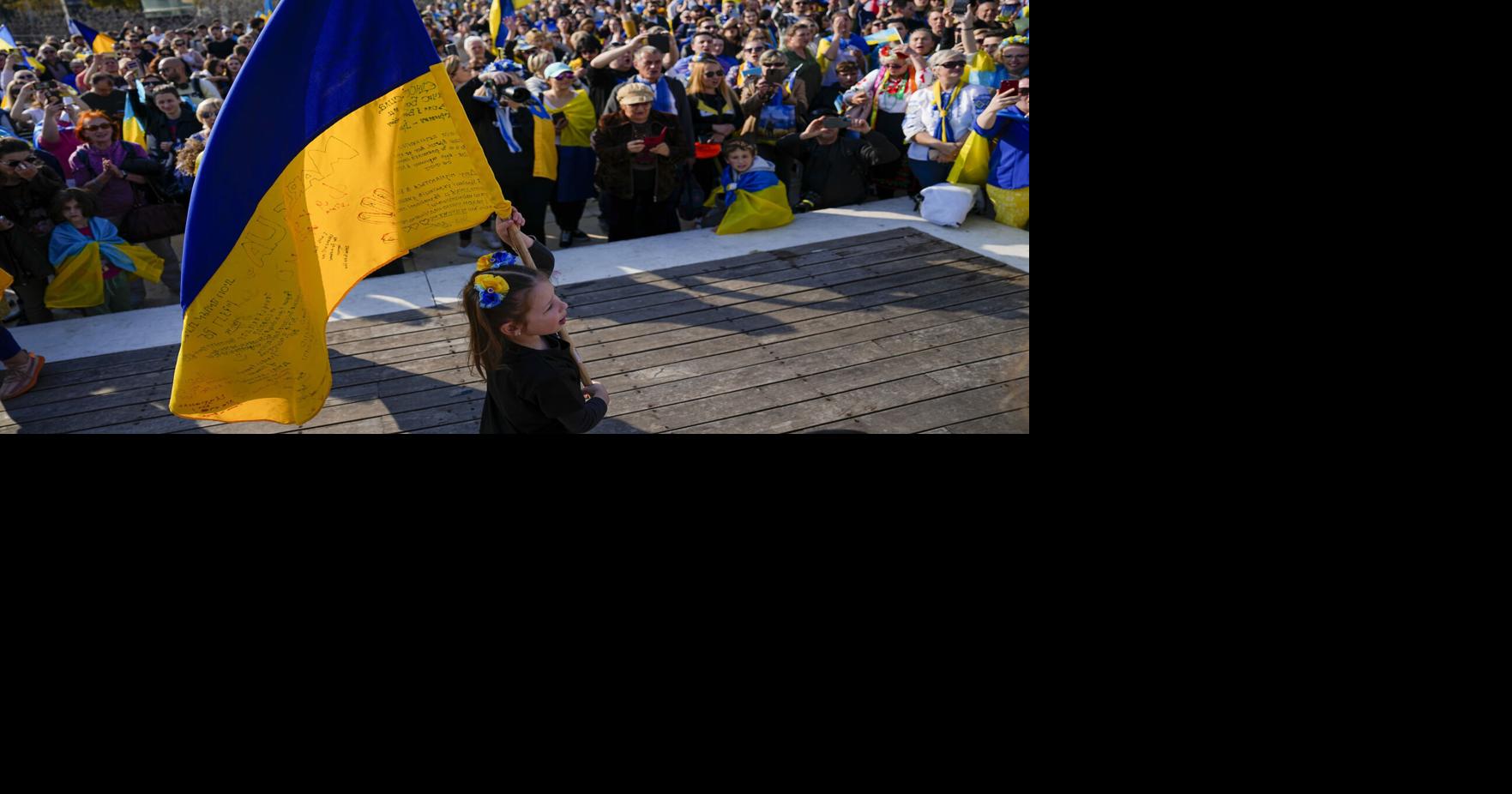 Ukrainians in eastern Iowa lose legal protections one-by-one as parole renewals frozen