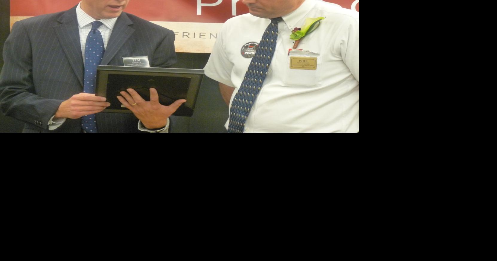 Muscatine HyVee employee earns company's highest honor