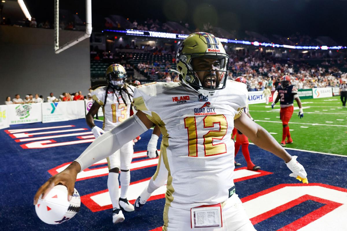 Steamwheelers lose final three quarters, fall to Pirates