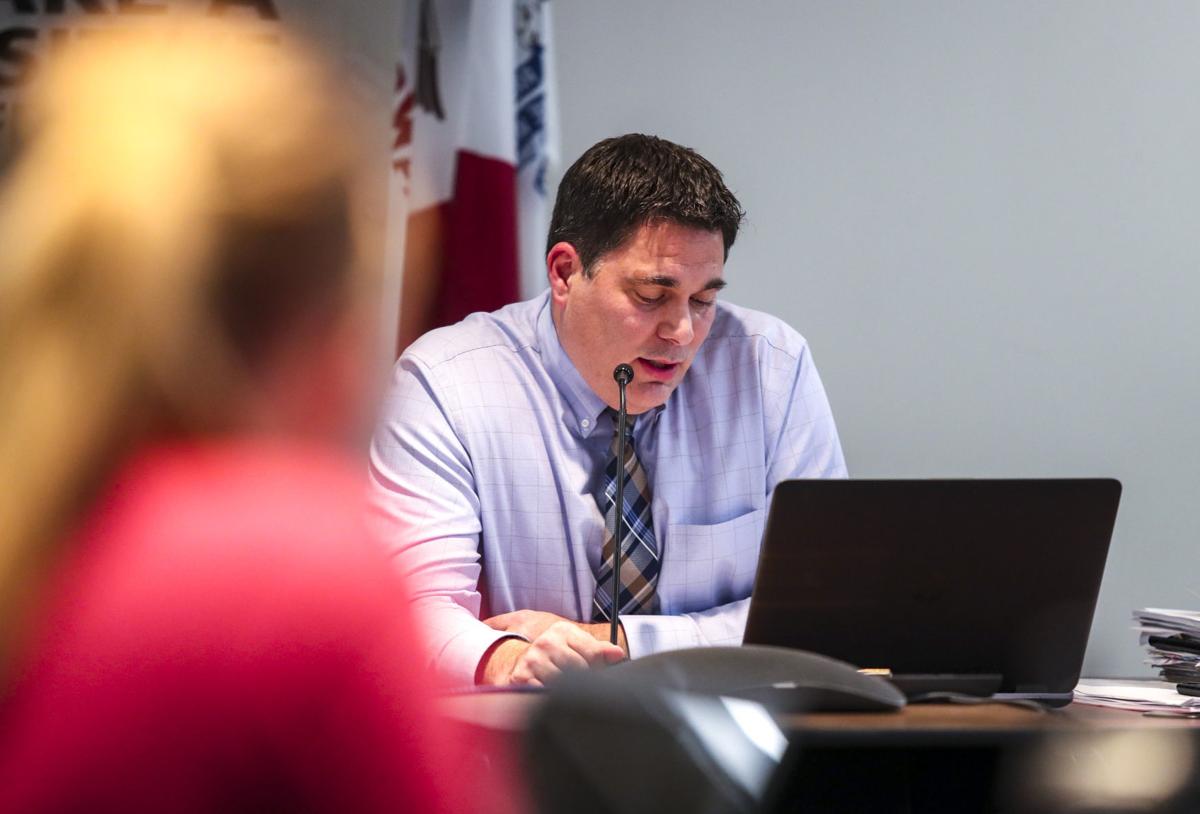030518-BETTENDORF-SCHOOL-BOARD-018