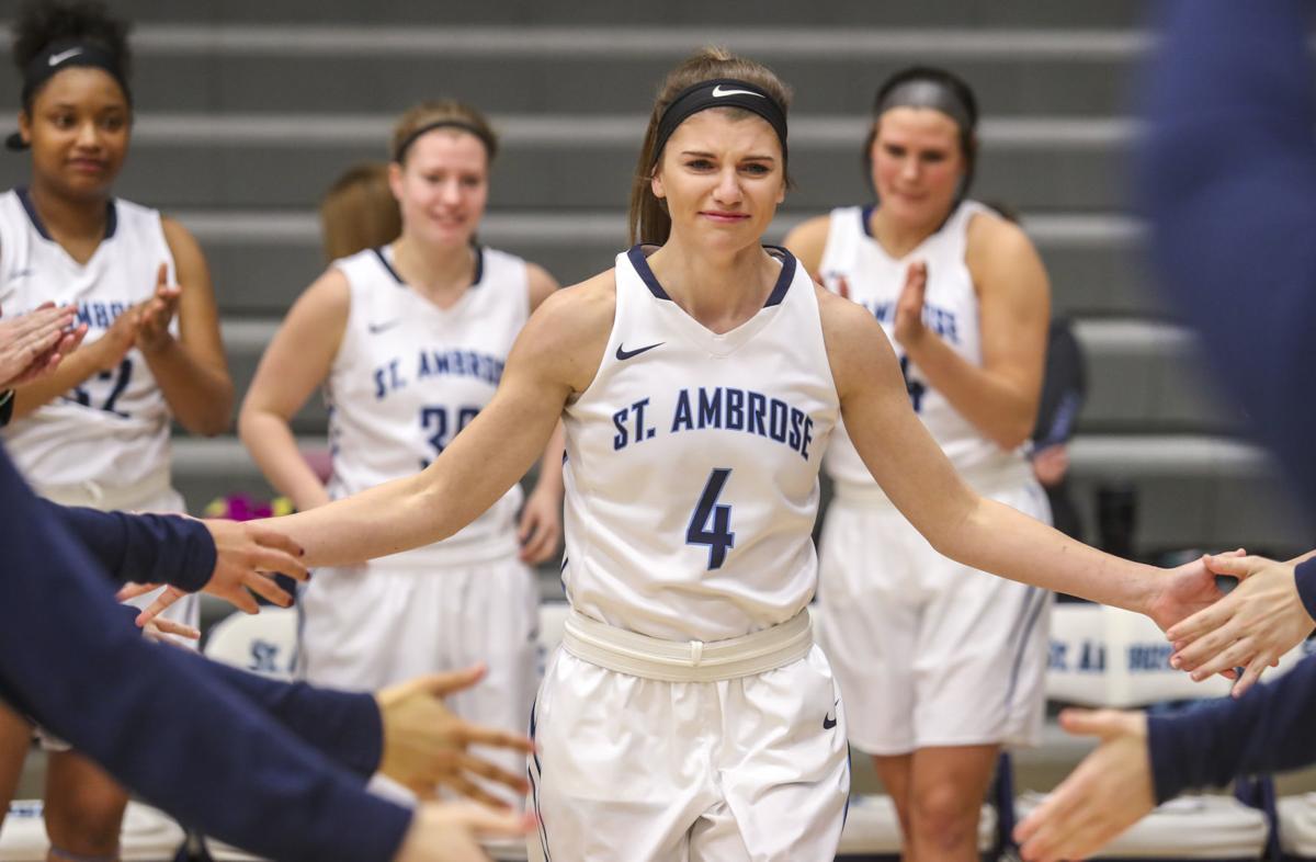 Bees Send Senior Carlisle Off With Special Memory College Basketball Qctimes Com
