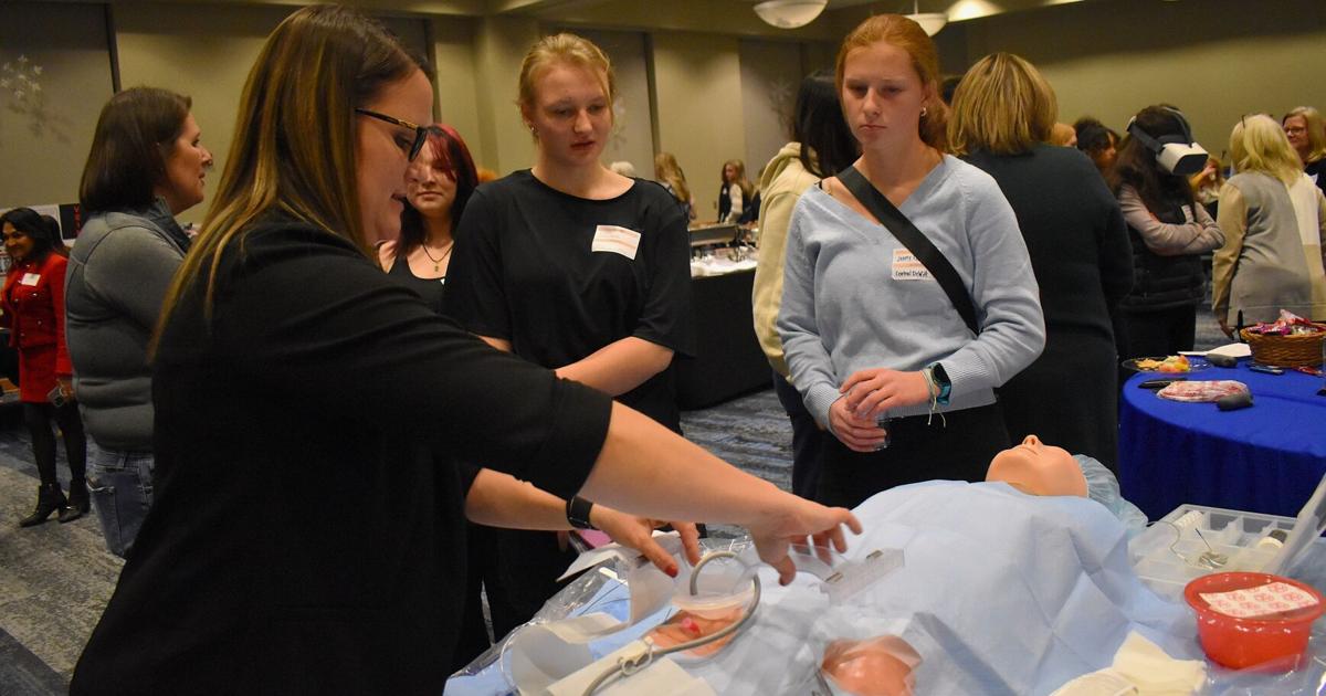 High-school girls from Iowa, Illinois explore medical careers at “Women in Cardiology”