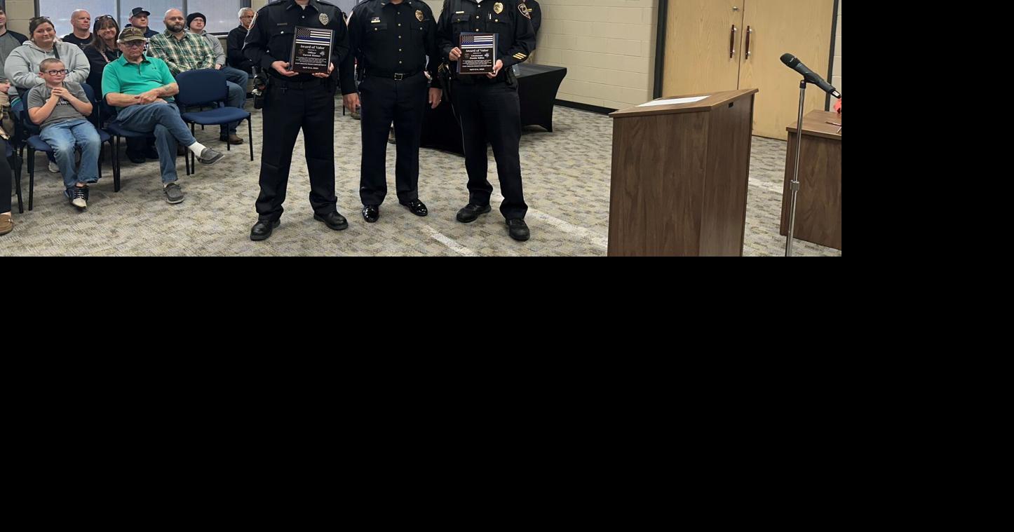 East Moline police officers receive valor award