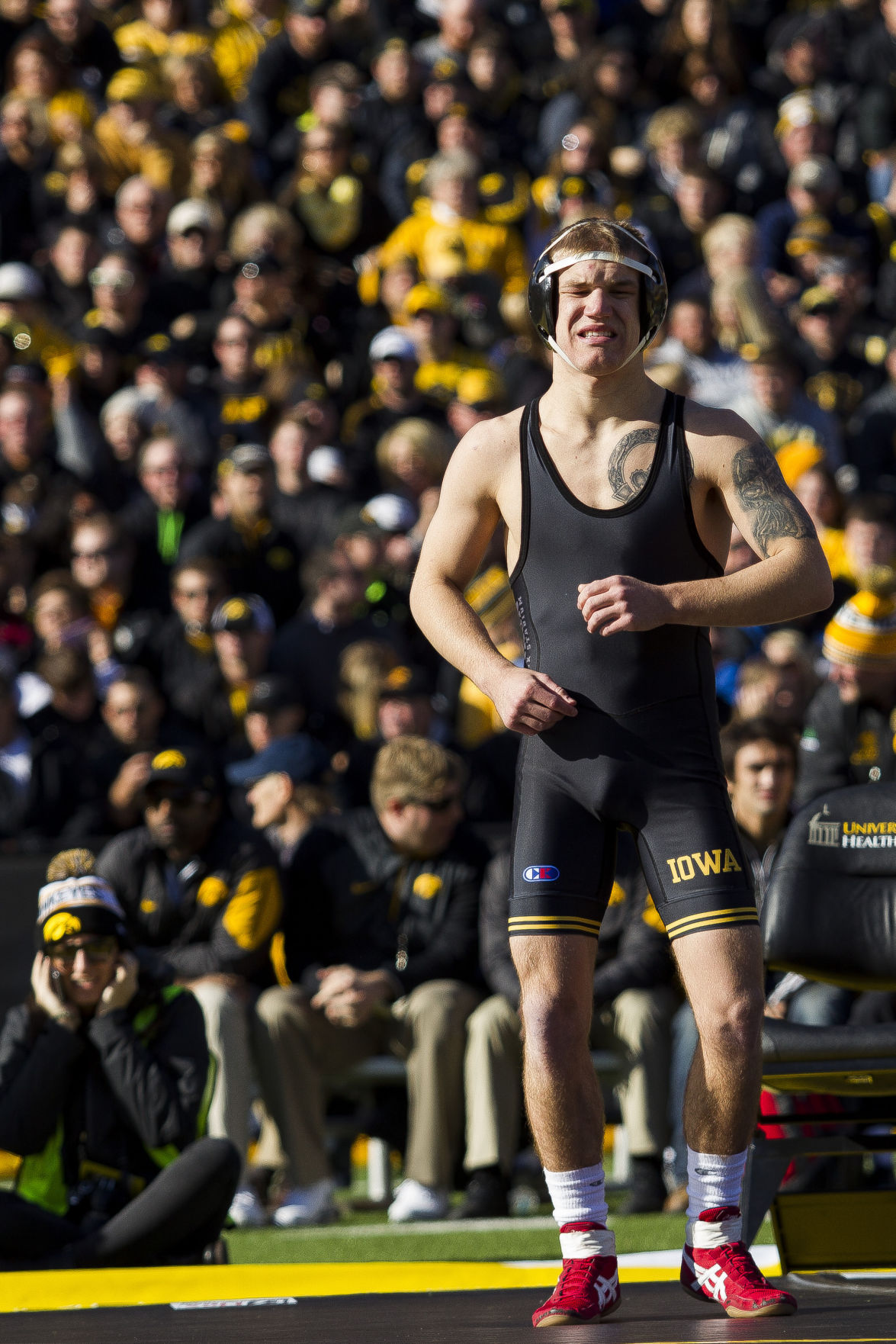 Record crowd savors a perfect start for Hawkeye wrestlers Iowa