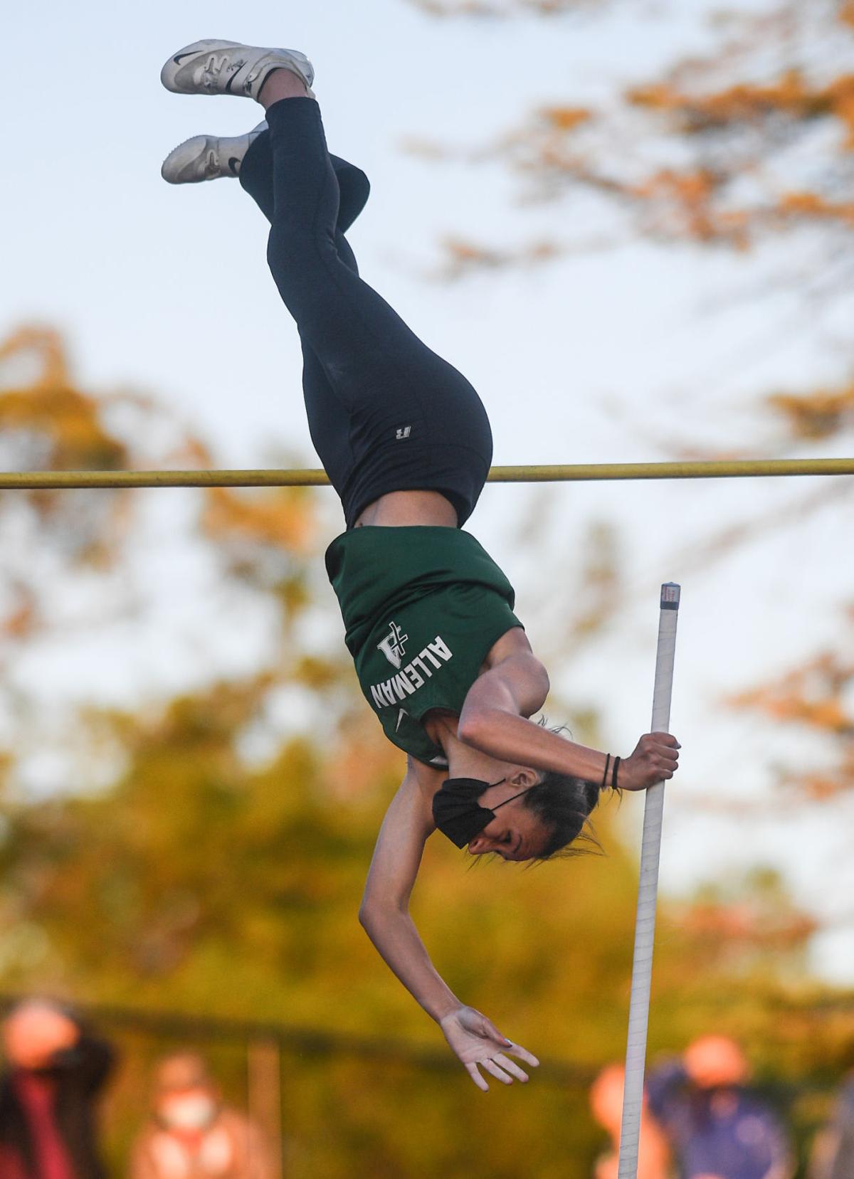 Alleman pole vaulter Thomas breaks own state record High School Track