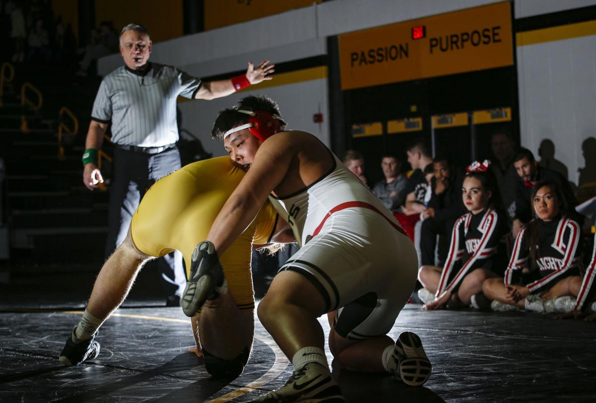 011117-BETTENDORF-WRESTLING-010