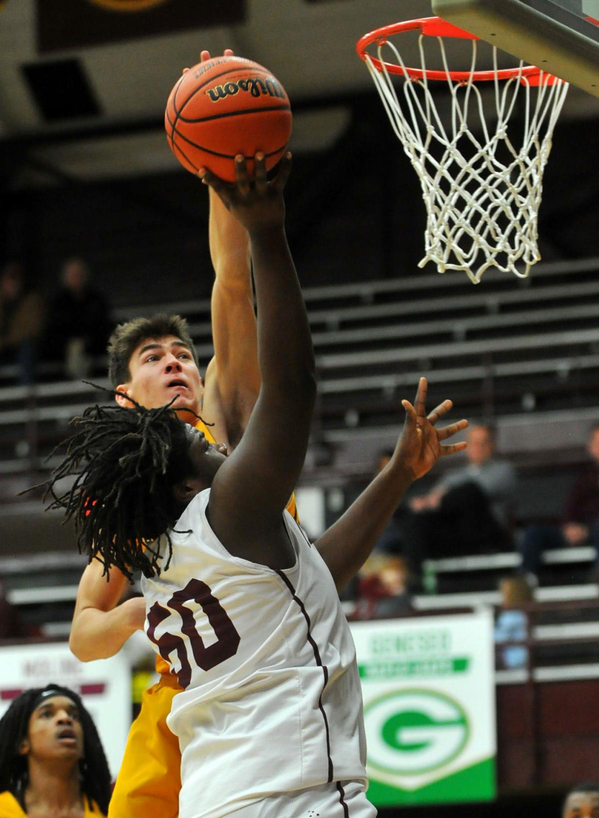 Moline Holds Off Carmel To Win Fifth Straight High School Boys