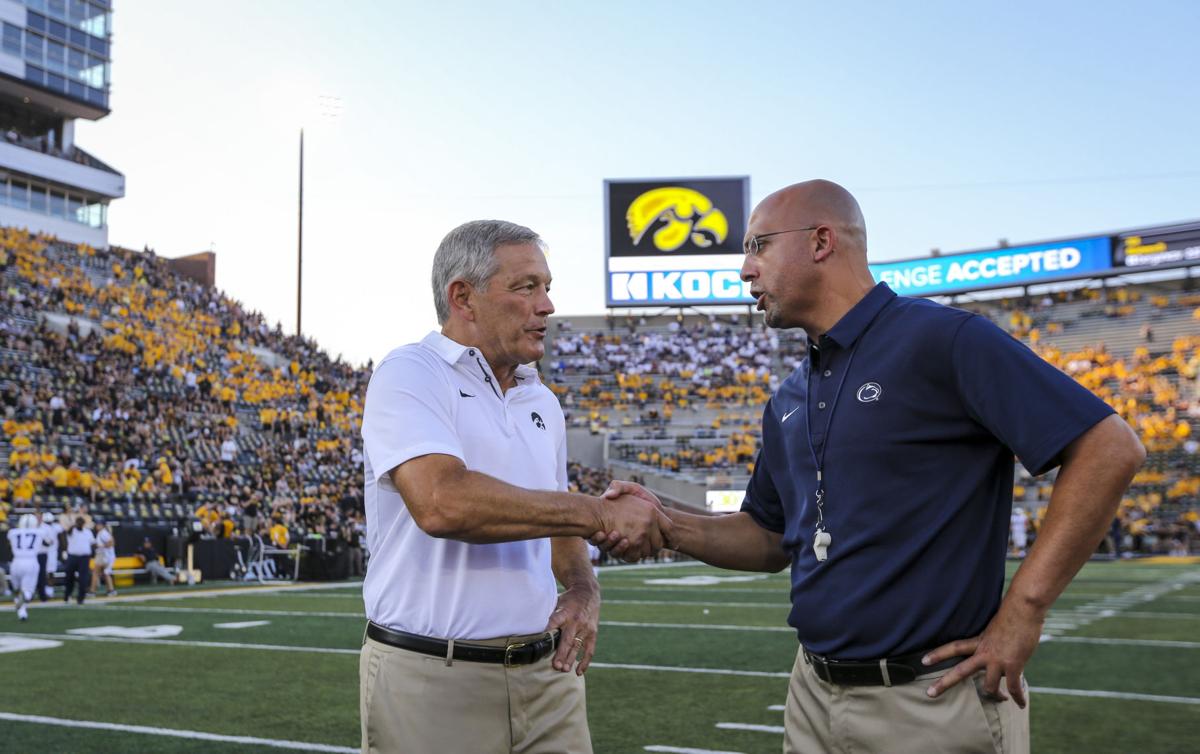 092317-HAWKEYE-FOOTBALL-018.jpg