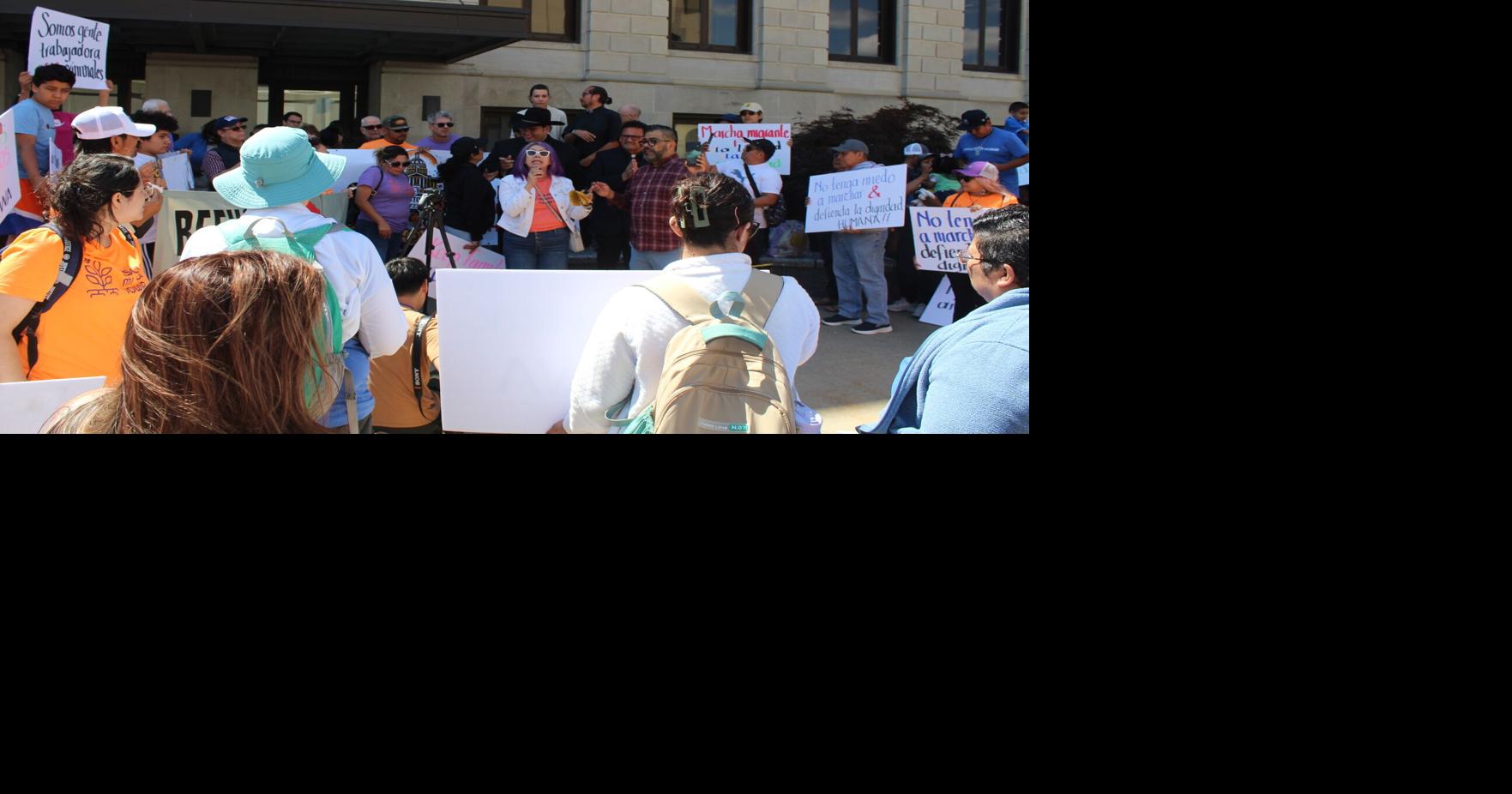 U.S. appeals court hears arguments over hold on Iowa immigration law