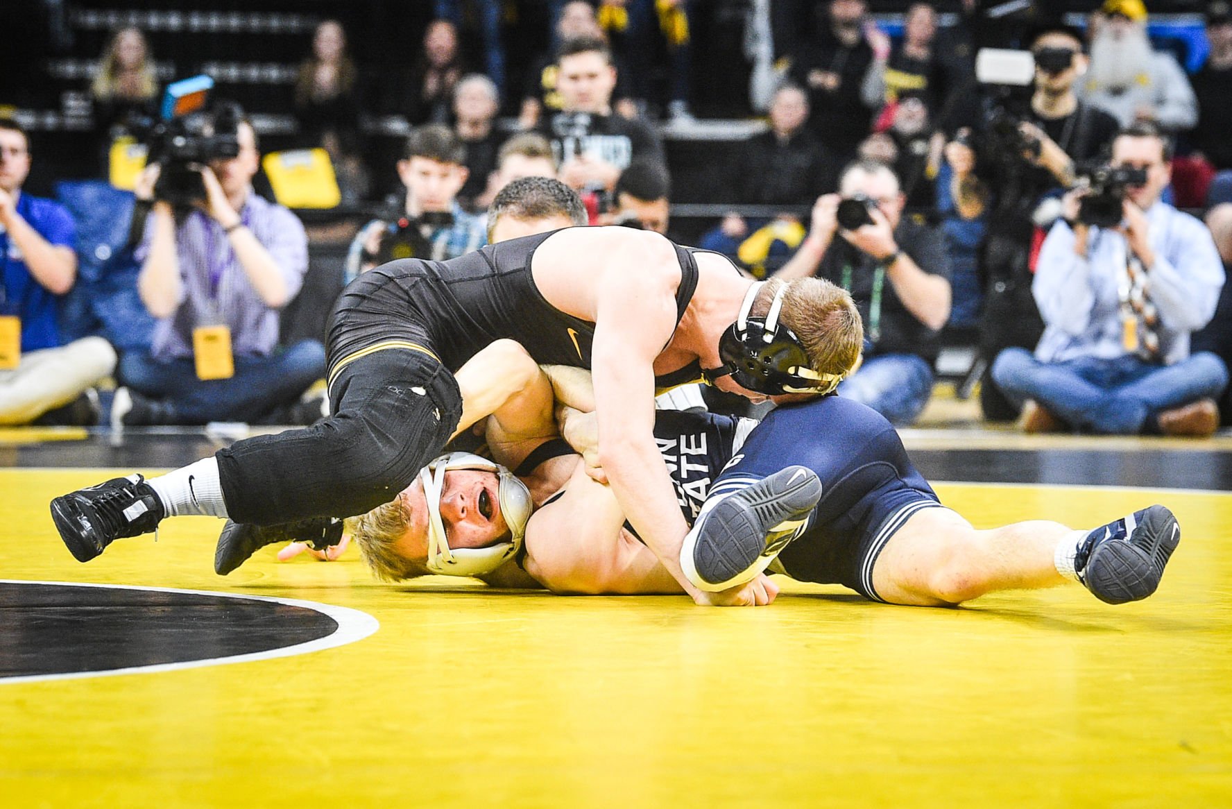 Hawkeyes Lee finalist for wrestlings Heisman