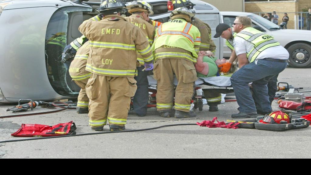 Two injured in East Moline crash Local News