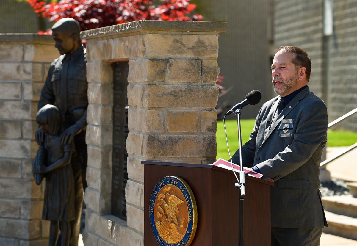 050420-qc-nws-policememorial-002
