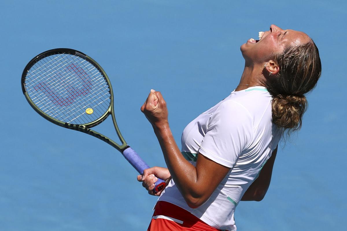 Berrettini and Anisimova Win Final-Set Tiebreaks to Stay Alive in Melb