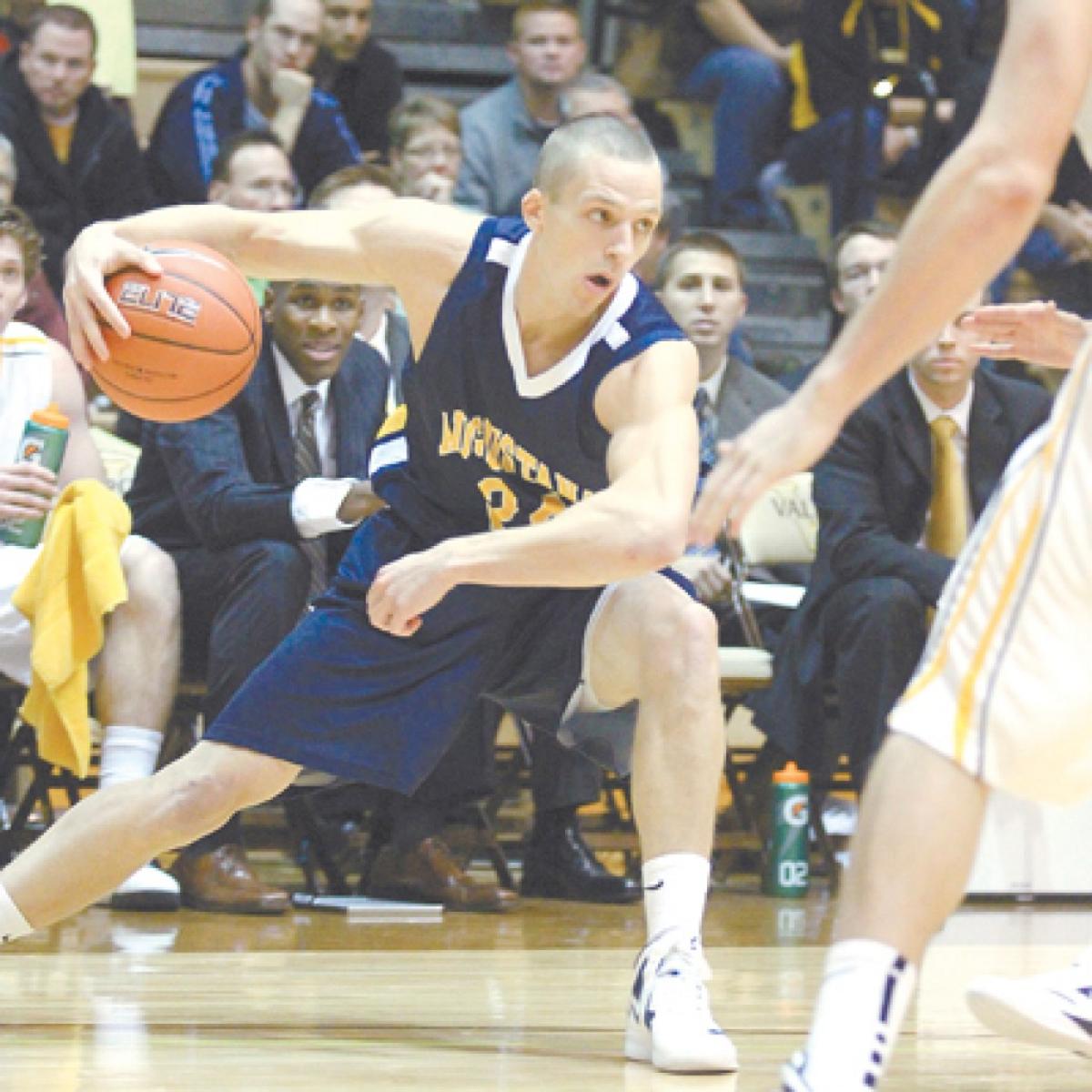 Dwyer Supplies Toughness For Augie College Basketball Qctimes Com