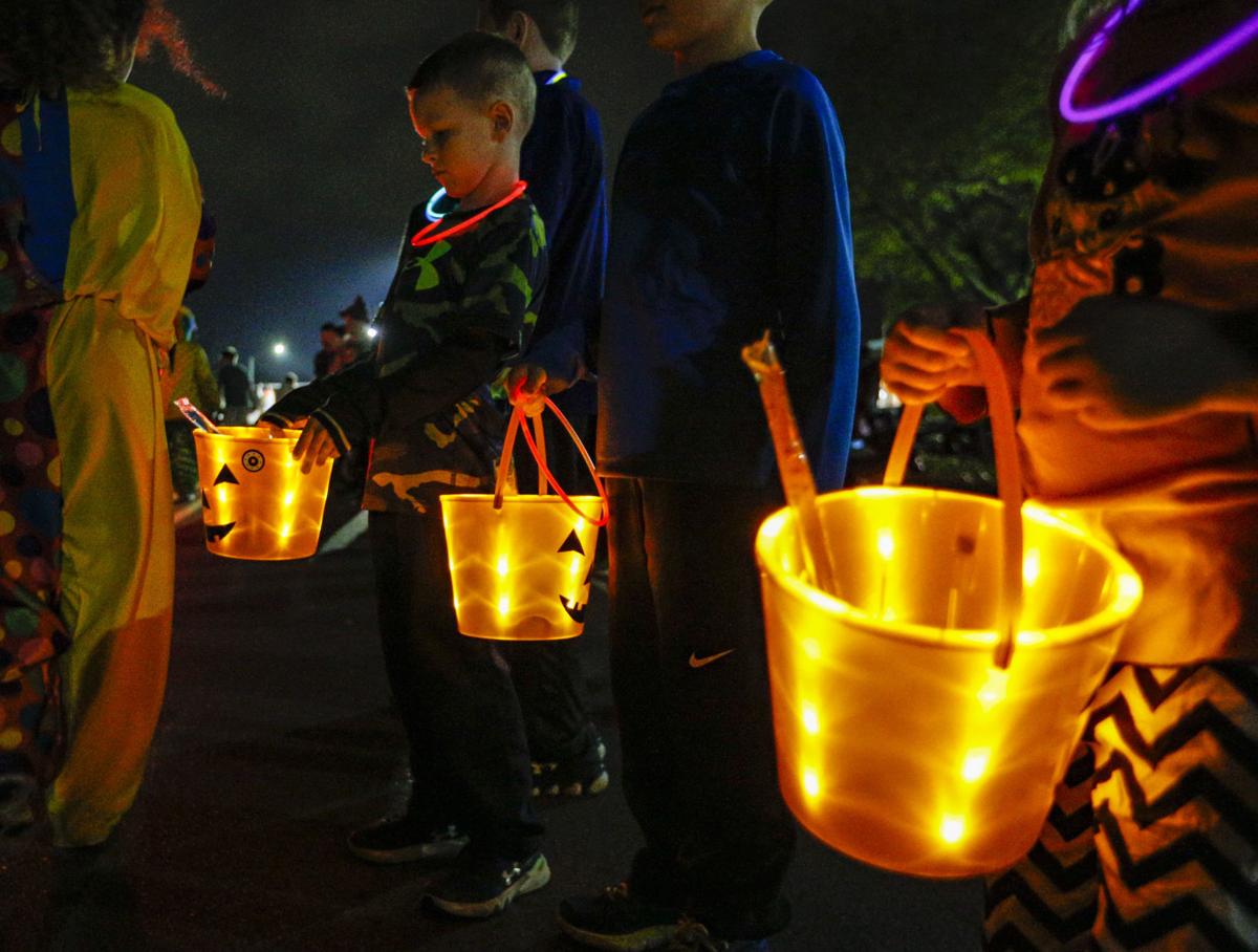 102916-BETTENDORF-HALLOWEEN-009.jpg