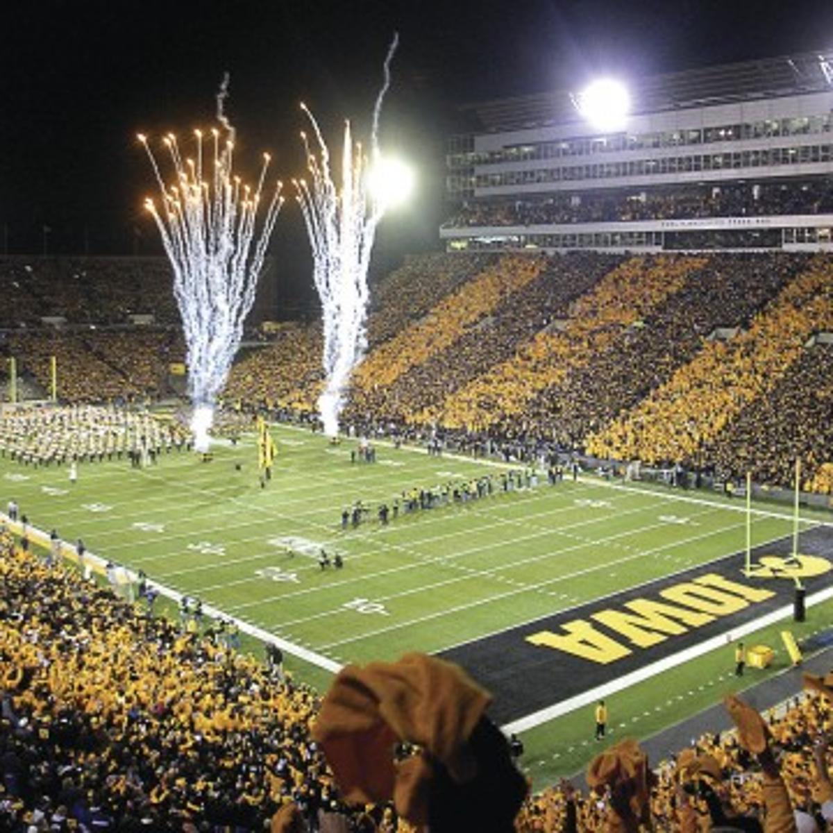It S Black And Gold Day At Kinnick Iowa Hawkeyes Football Qctimes Com