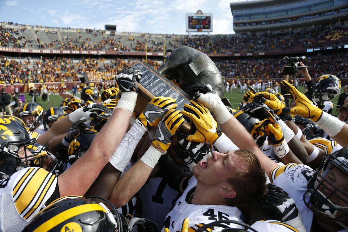 Hawkeyes Gophers Will Duel In The Dark Iowa Hawkeyes Football