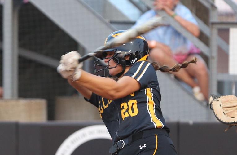 Iowa recruit Adams no-hits Bulldogs at state tournament