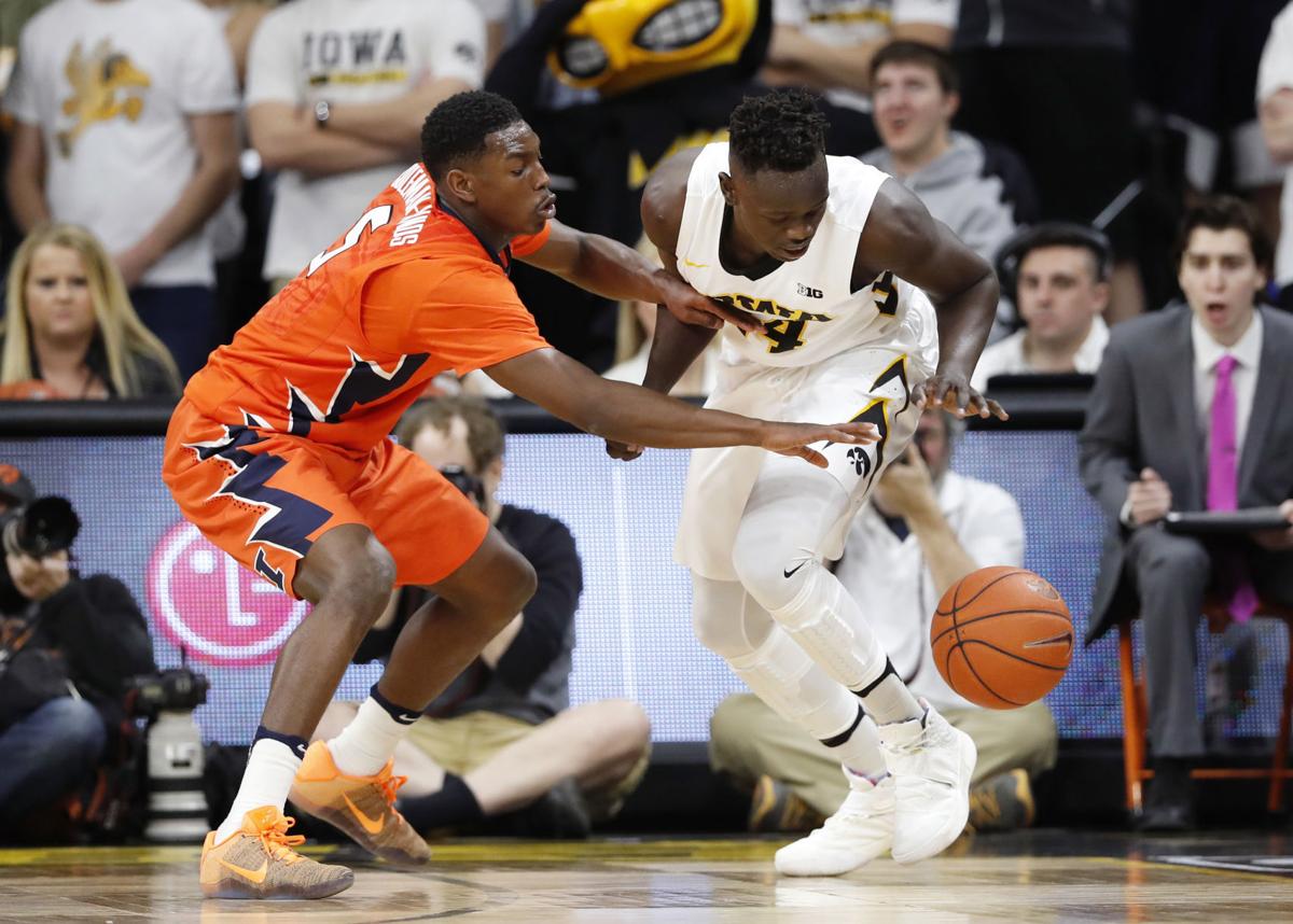 Illinois Iowa Basketball