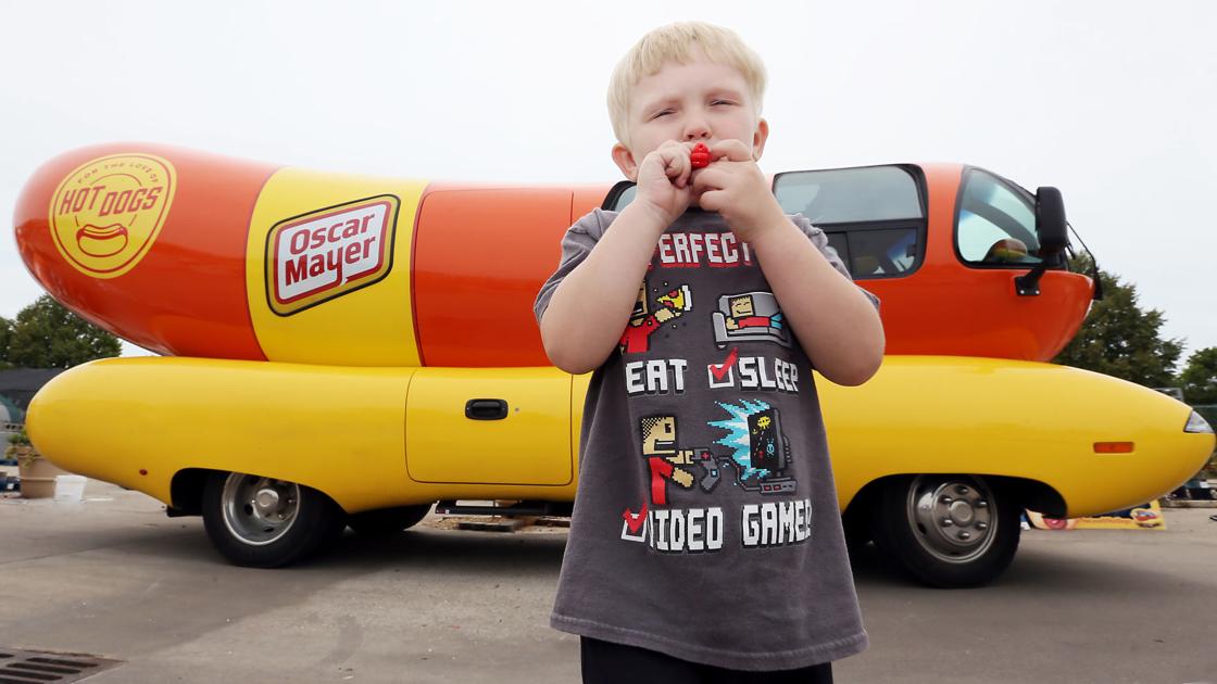 Hot Dog The Oscar Mayer Wienermobile Is In The Quad Cities This Weekend Local News Qctimes Com
