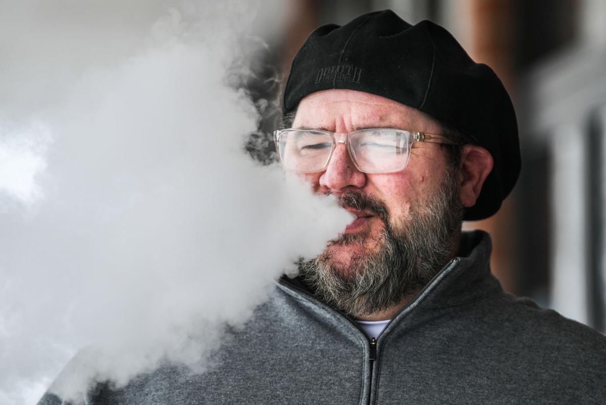 020421-qc-nws-smoking-002