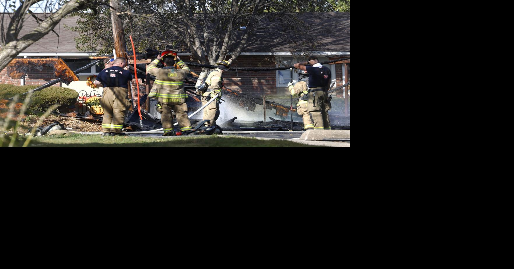Parking structure at apartment complex burns in Moline