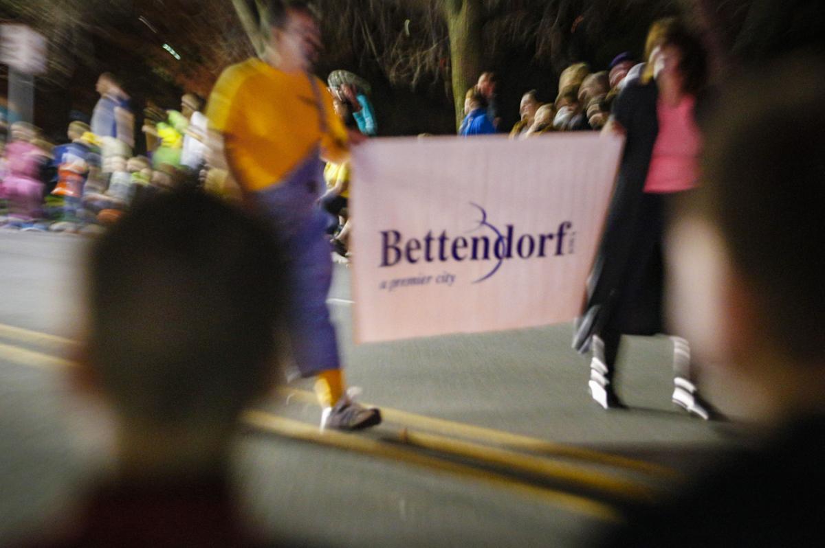 102916-BETTENDORF-HALLOWEEN-016.jpg
