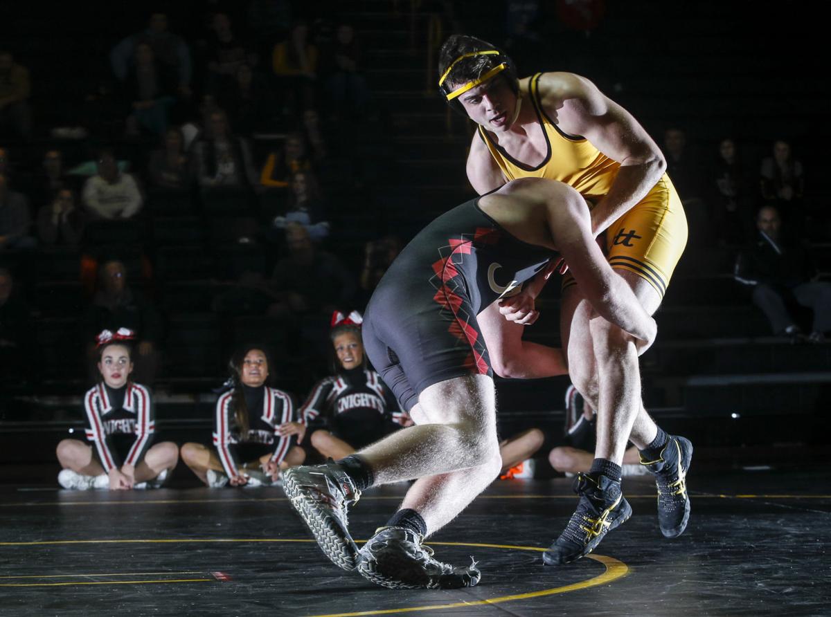 011117-BETTENDORF-WRESTLING-005.jpg