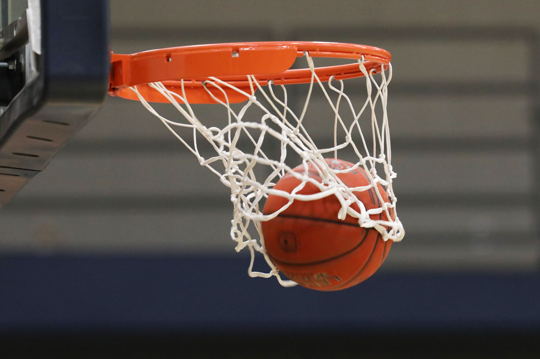 North Scott Leads MAC Standings with 7-0 Record, Pleasant Valley Defeats Central DeWitt 55-38, Davenport West Secures 77-58 Victory over Muscatine