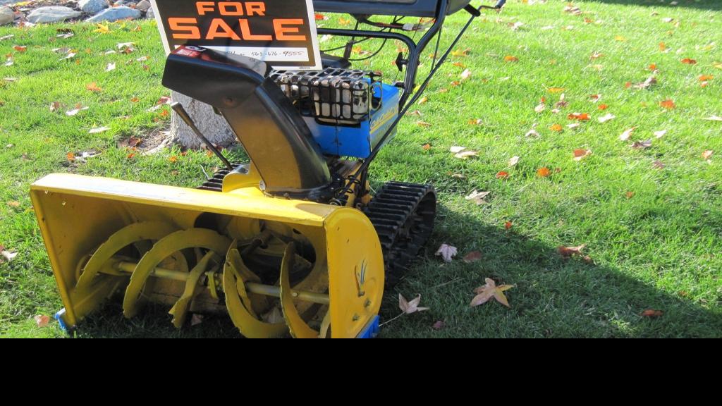 Cub Cadet Model 926 Tracked Snow Blower, Runs great with image 1