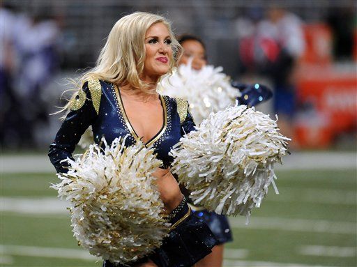 A Cincinnati Bengals cheerleader performs before an NFL football game  against the Baltimore Ravens, Sunday, Jan. 3, 2016, in Cincinnati. (AP  Photo/Frank Victores Stock Photo - Alamy