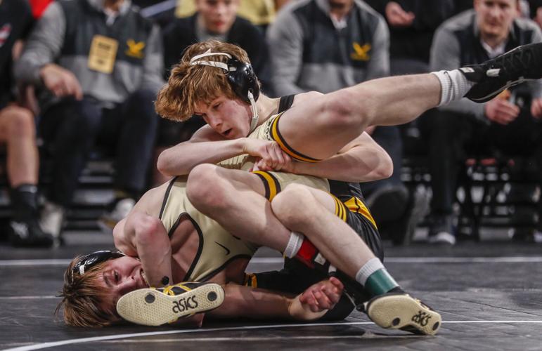 Iowa state duals Wilton falls behind early, drops 1A title bout to top