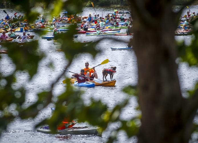 Paddlers make splash, but no record at Floatzilla