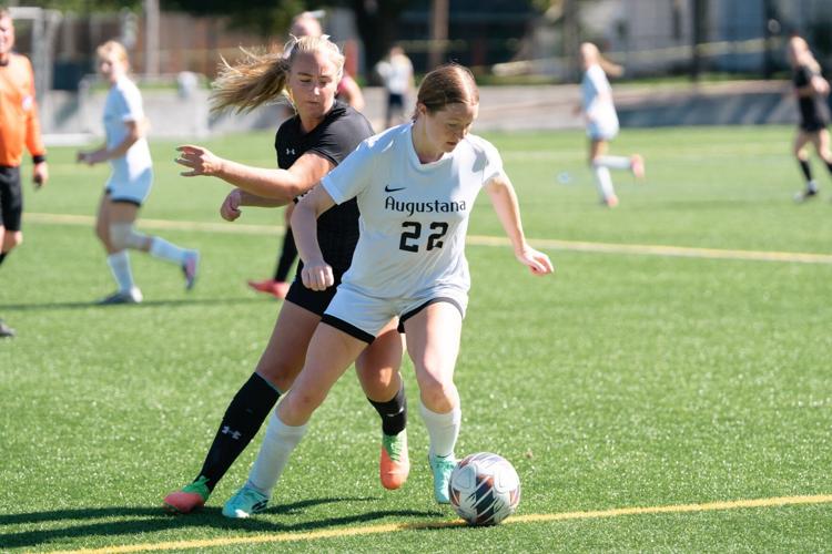 Women's soccer falls to Wheaton in CCIW road match