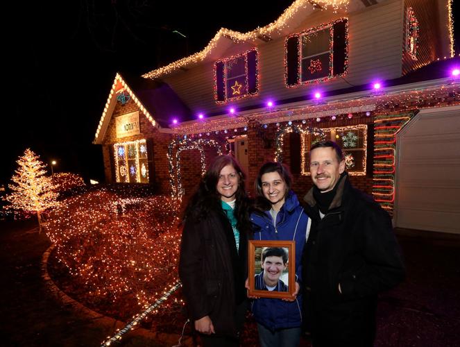 Kall Christmas Lights illuminate Davenport neighborhood, spark a new
