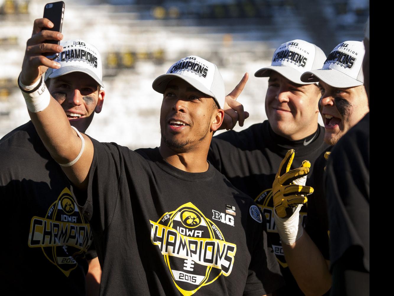 At Tradition Rich Rose Bowl Hawkeyes Bowl Swag Is Traditional
