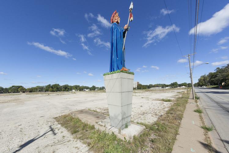 Rock Island donates landmark statue to Blackhawk Bank & Trust